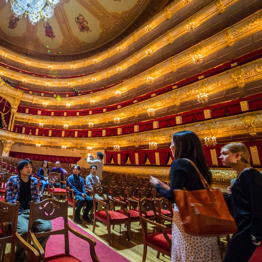 バックステージツアーの様子